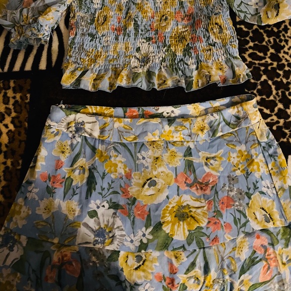 Floral Two piece set 🌸 - Picture 2 of 2